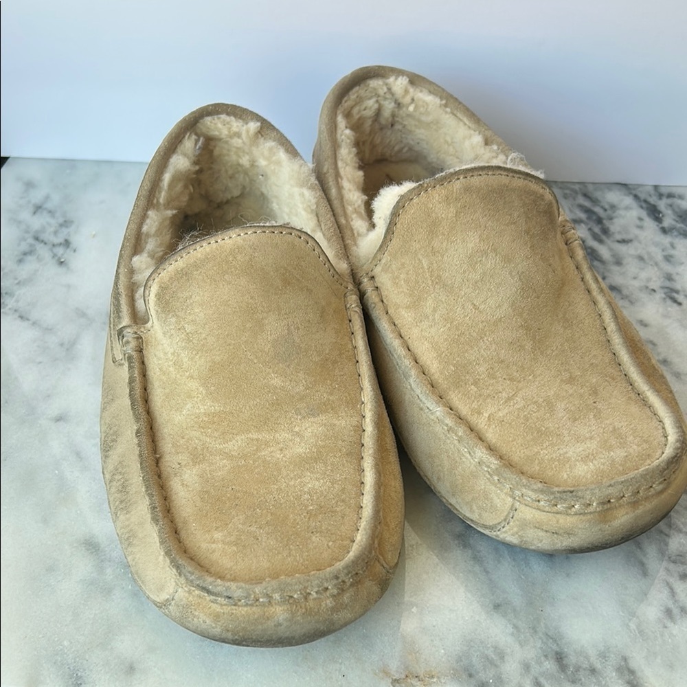 UGG Men's Ascot Slipper in Tan | 11